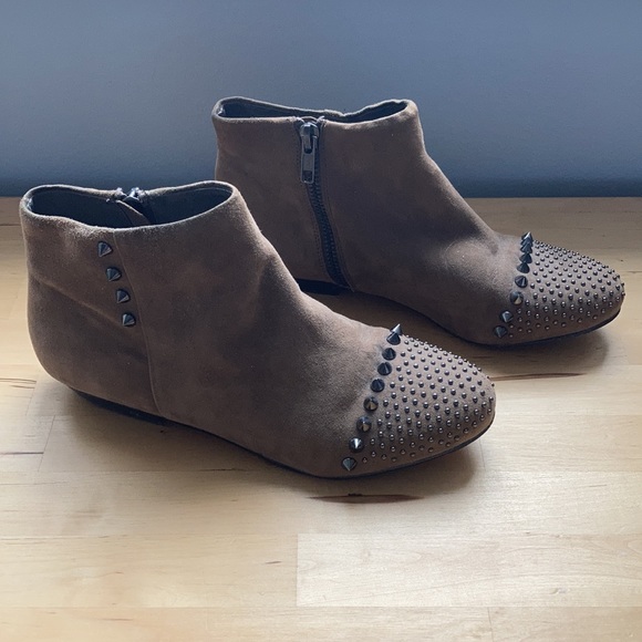 ALDO beige suede boots with silver studs US 6.5 - Picture 3 of 13